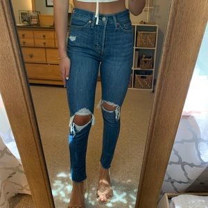 Levi Wedgie Skinny Jean